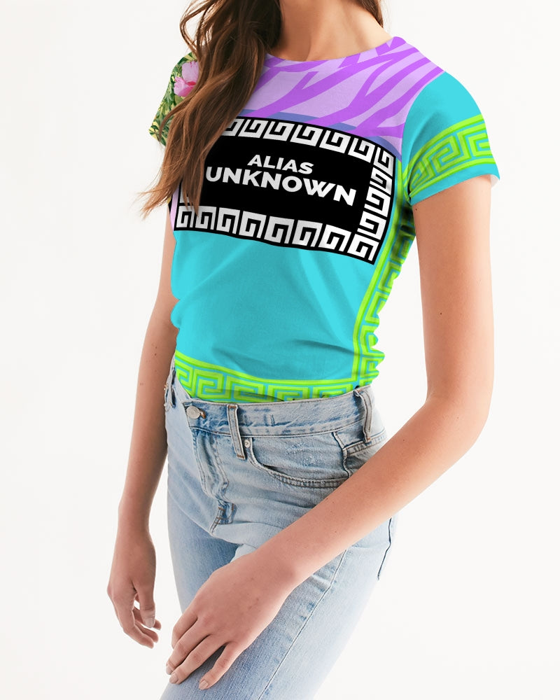Step out with an instant classic! Dressed up or down, our fitted Babylon inspired tee offers complete comfort and style. Handmade with premium wear-resistant fabric, it's time to show off your curves with this colorful tee.