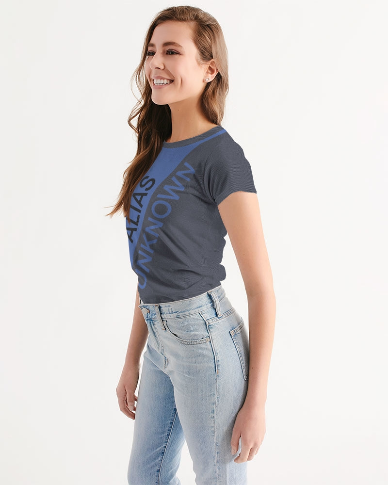 Handmade with premium wear-resistant fabric, this carefully crafted tee is a daily wardrobe essential. Dressed up or down, our Tee offers complete comfort and style.