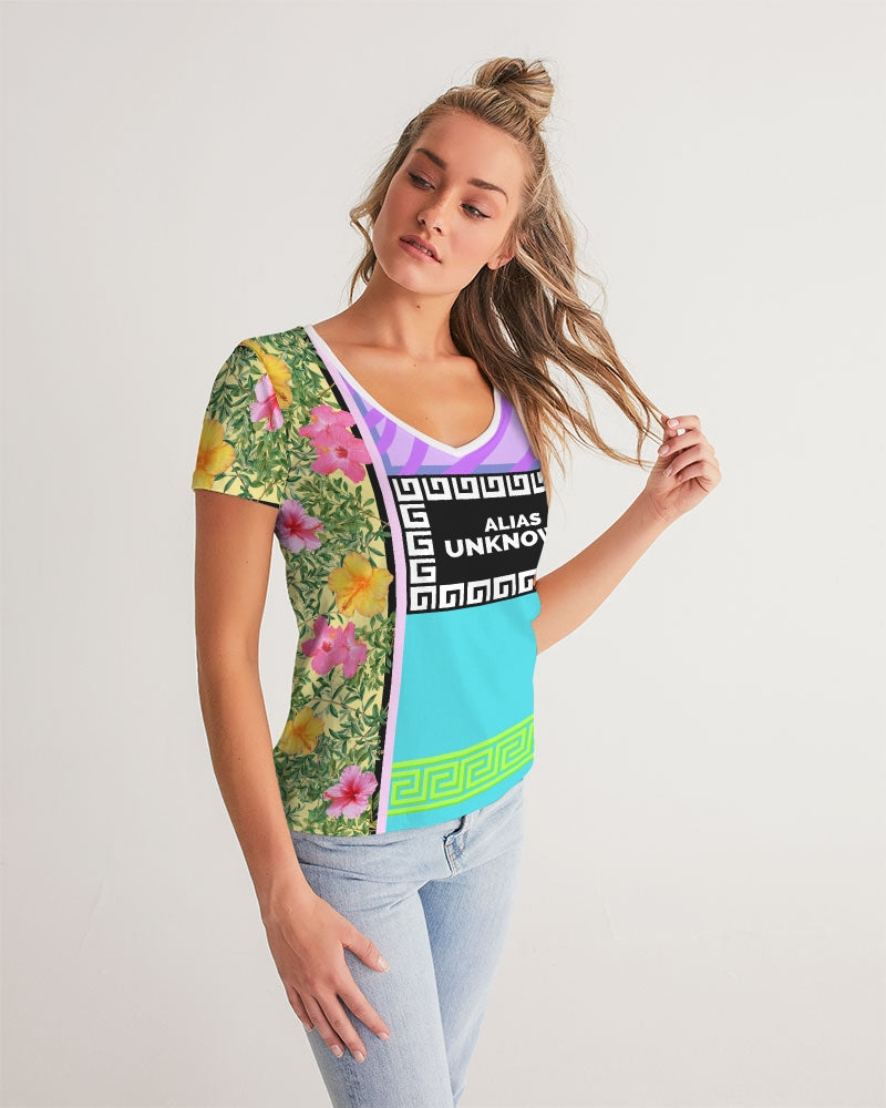 A timeless look and a closet go-to, you can't go wrong in this Babylon inspired print fitted V-neck tee. Handmade from soft, breathable fabric with a slim fit and V-neckline for an everyday look to dress up or down.