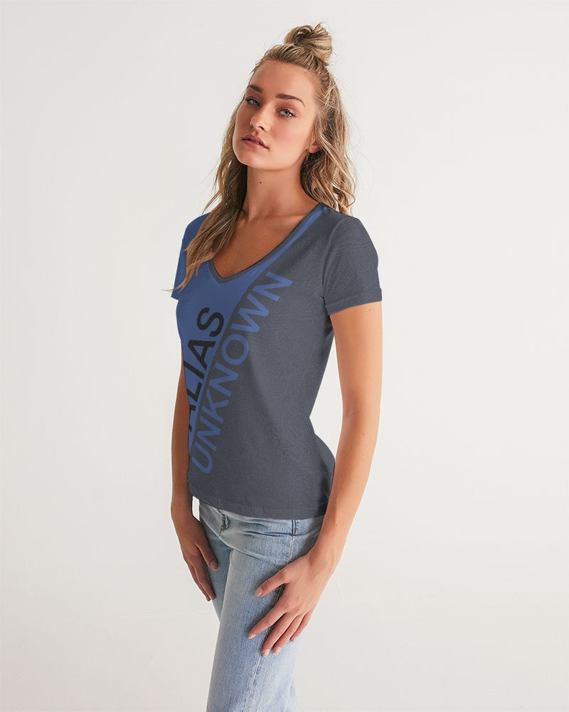 A timeless look and a closet go-to, you can't go wrong in this Fitted V-Neck Tee. Handmade from soft, breathable fabric with a slim fit and V-neckline for an everyday look to dress up or down.